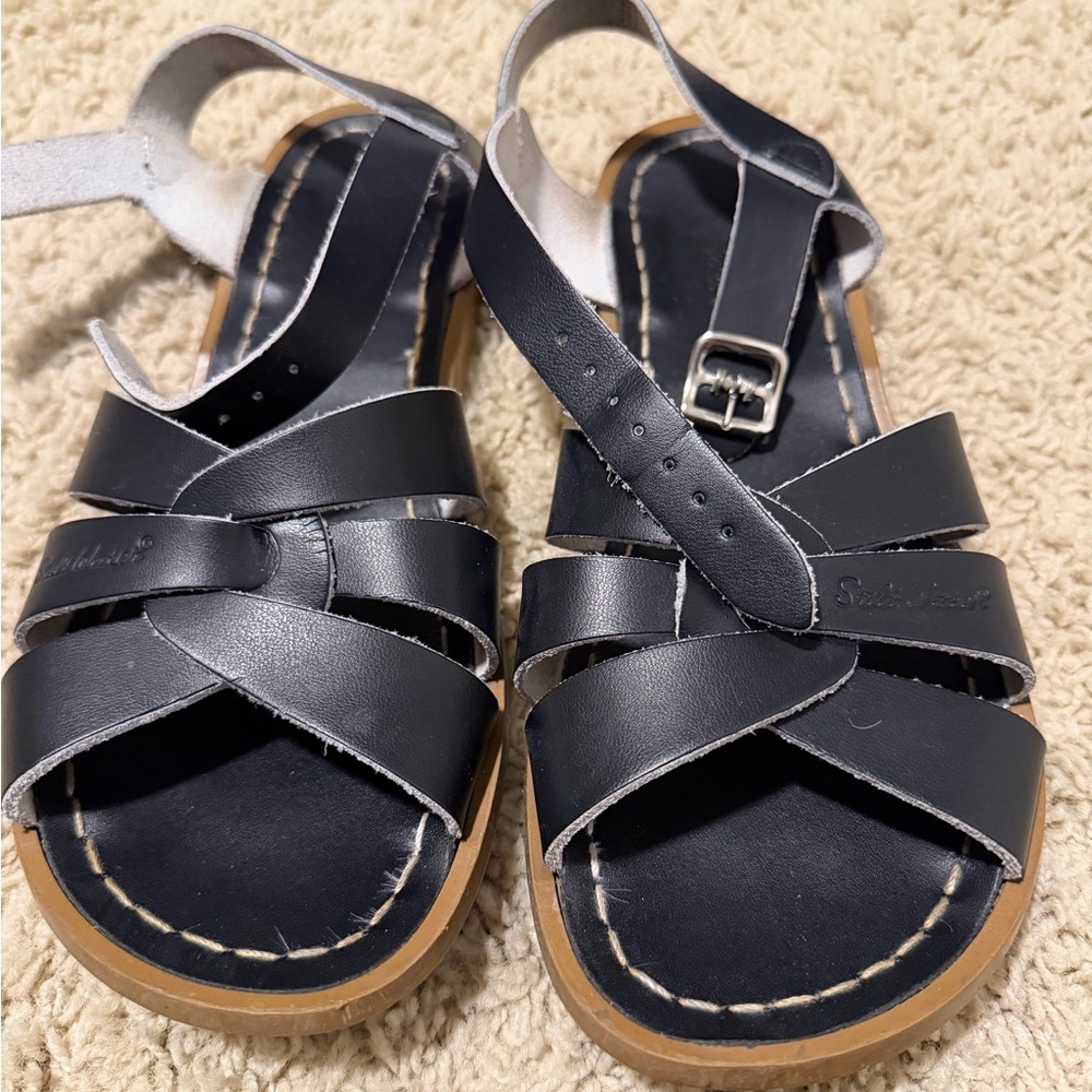 Kids 5, Womens 7 Black salt water Sandals - Picture 3 of 6